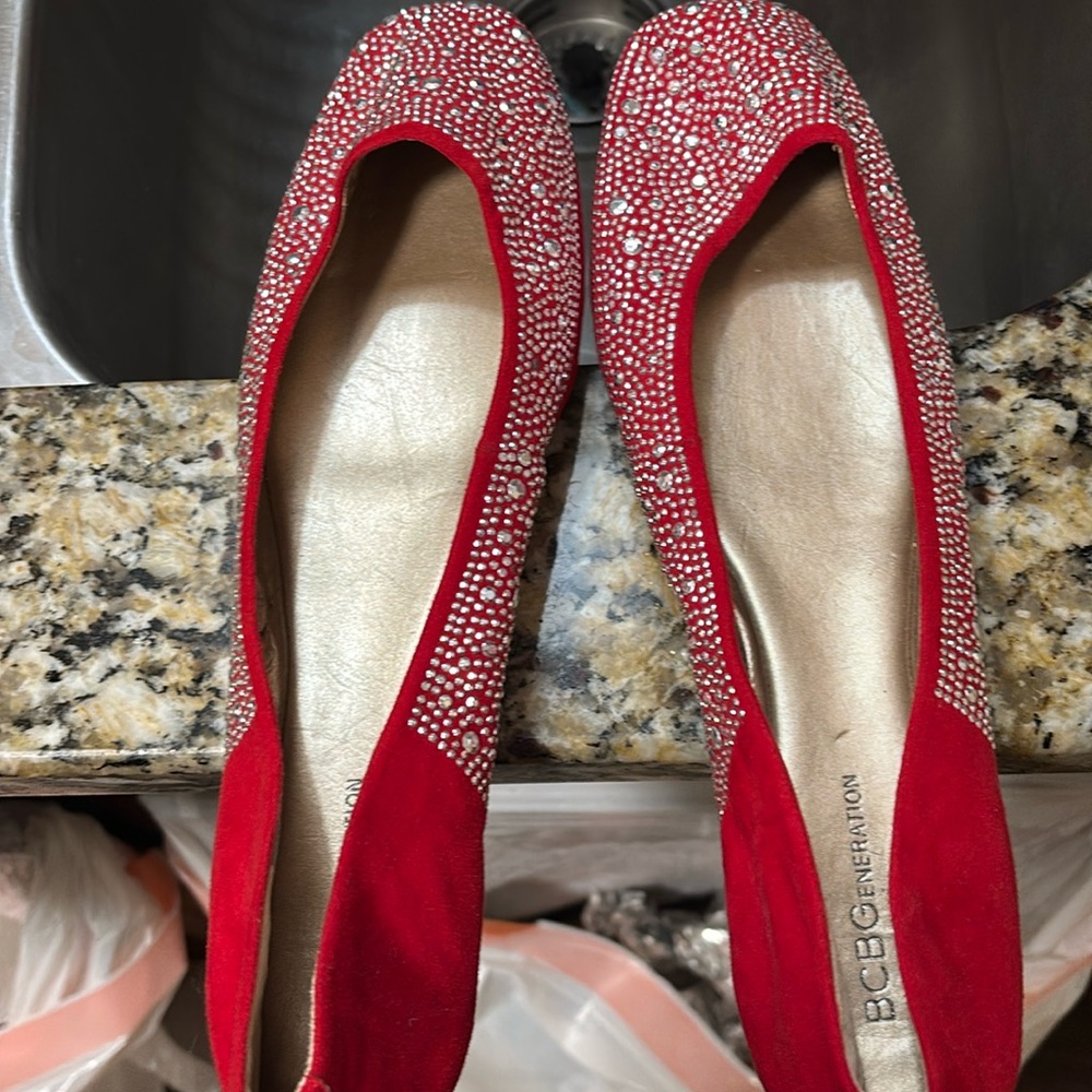 BCBGeneration flat shoes sz:91/2 color: Red/Silver